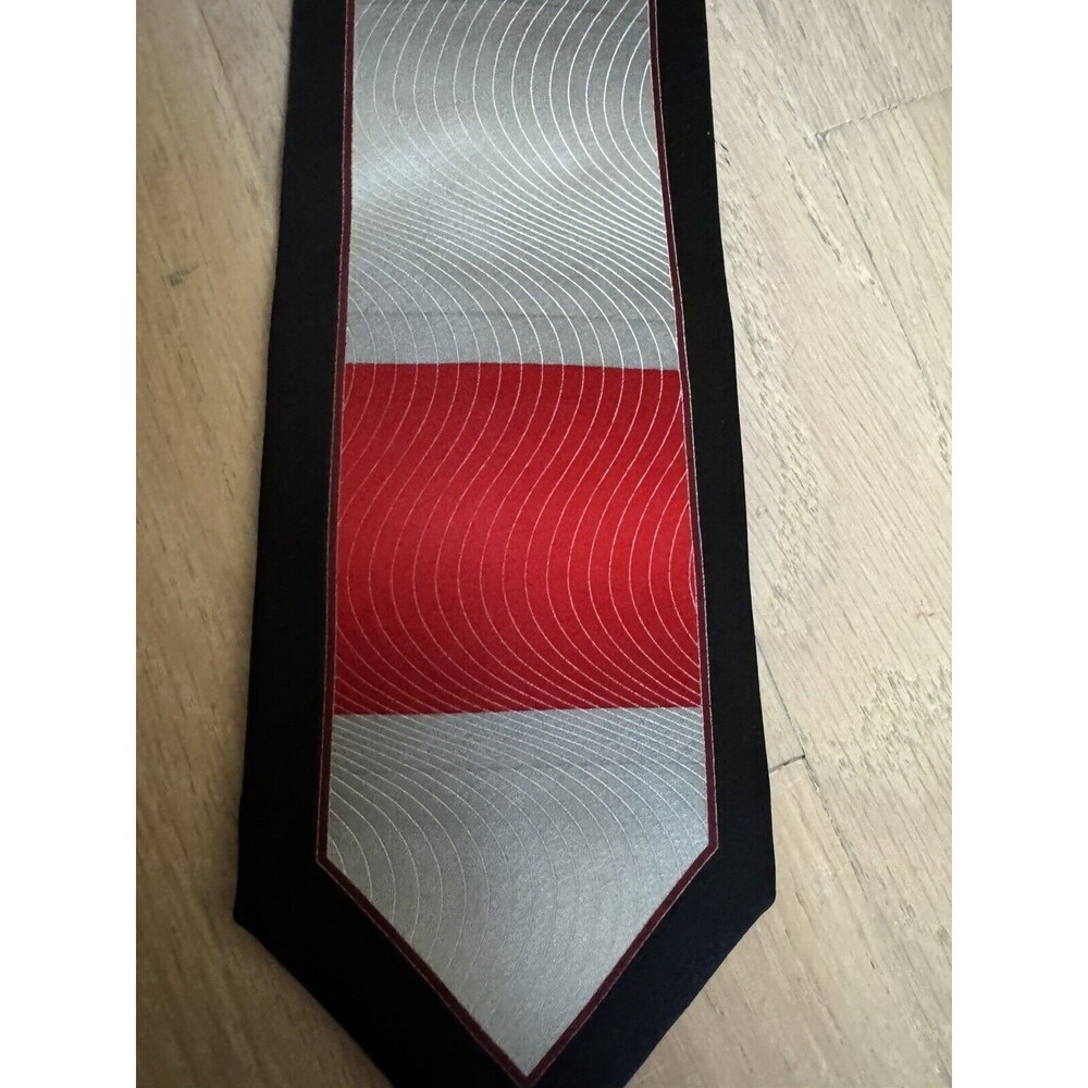 Versani 100% Silk Neck Tie Red And‎ Gray